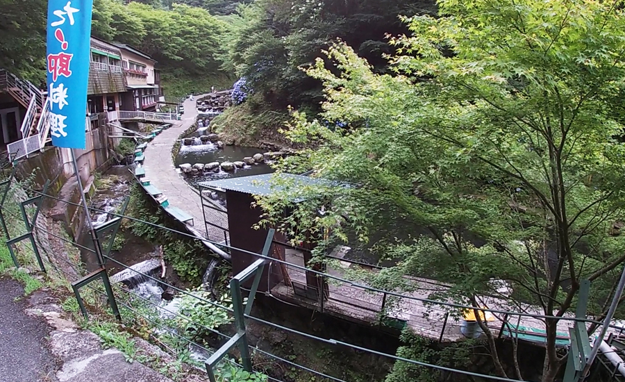 知早川マス釣り場は大阪府と奈良県の境にある金剛山国定公園内にあります。